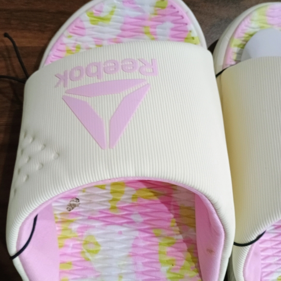 Reebok Women's Cream and Pink Slides - Picture 2 of 5
